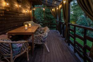 Balkon lub taras w obiekcie Garden House nad jeziorem Szelment