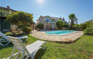 Bazén v ubytovaní Beautiful Home In Porec With Wifi alebo v jeho blízkosti
