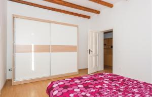 Posteľ alebo postele v izbe v ubytovaní Two-Bedroom Holiday Home In Radonic
