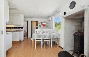 Η κουζίνα ή μικρή κουζίνα στο Holiday Home Oddervej Løkken