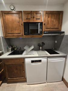 a kitchen with a white refrigerator and a microwave at Bel appartement 4 pers, Tignes Le Lac in Tignes