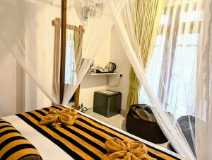 Postel nebo postele na pokoji v ubytování Rich Grove Inn