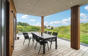 Balkon oz. terasa v nastanitvi 4 Bedroom Awesome Home In Bindslev