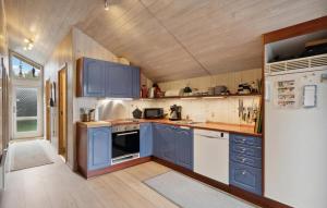 Η κουζίνα ή μικρή κουζίνα στο Holiday Home Odavej Løkken Xi