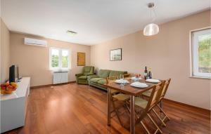 Fotografie z fotogalerie ubytování Holiday Home Potpican Jakomici v destinaci Potpićan