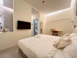 Postel nebo postele na pokoji v ubytování ONE18 Boutique Hotel