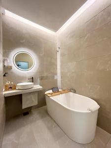 Koupelna v ubytování ONE18 Boutique Hotel