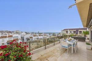Rõdu või terrass majutusasutuses 2218-Duplex first line beach with sea view