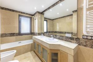 Vannituba majutusasutuses 2218-Duplex first line beach with sea view
