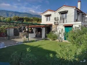 a house with a yard with a green lawn at Lydia in Samos