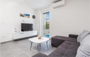 a living room with a couch and a table at Cozy Home In Rab With Wifi in Rab
