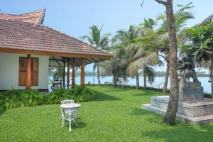 Taman di luar Island Villa - Miraaya Sundara