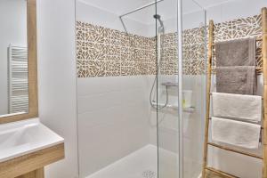 Koupelna v ubytování Auberge Ti'gousket + 37 fotografií