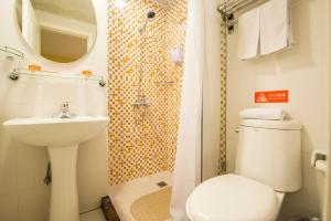 Phòng tắm tại 7Days Inn Kunming East Station Juhua Overpass