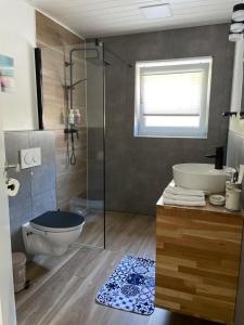 Bathroom sa Schöne Ferienwohnung mitten im Pfälzerwaldgebiet