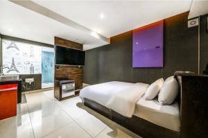 TV a/nebo společenská místnost v ubytování Good Time Hotel