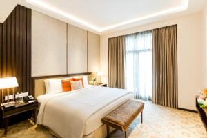 Postel nebo postele na pokoji v ubytování Taj Mahal Lucknow