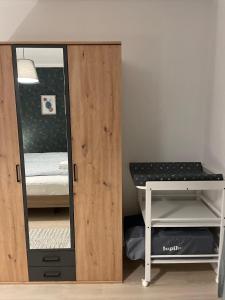 Kama o mga kama sa kuwarto sa Schöne Ferienwohnung mitten im Pfälzerwaldgebiet