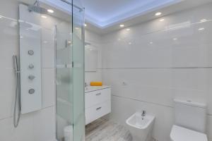 Ένα μπάνιο στο Villa Vista Oceano +31 φωτογραφίες
