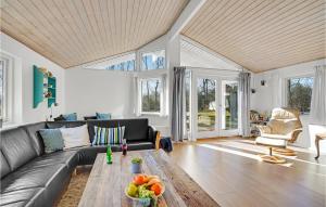 Istumisnurk majutusasutuses Amazing Home In Bindslev With Wifi