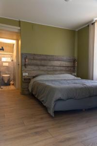 a bedroom with a bed with a wooden headboard at Beloesieje gites in Castelsagrat +28 photos