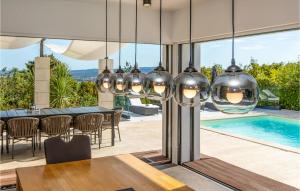 Bazén v ubytovaní Nice Home In Crikvenica With Sauna alebo v jeho blízkosti