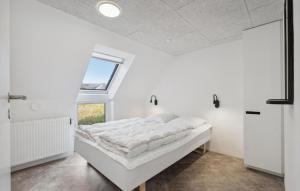 Postel nebo postele na pokoji v ubytování Lovely Home In Ringkøbing With Sauna