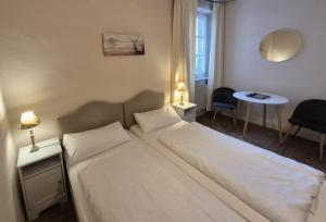 Postel nebo postele na pokoji v ubytování Hotel-Gasthof Opel