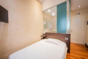 Postel nebo postele na pokoji v ubytování Century Hotel