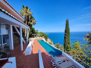a villa with a view of the ocean at Only Adult Villa El Abanico in Almuñécar