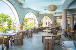 Reštaurácia alebo iné gastronomické zariadenie v ubytovaní Atrium Prestige Thalasso Spa Resort & Villas