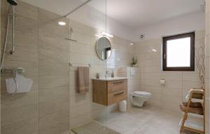 Kúpeľňa v ubytovaní 3 Bedroom Villa In Pula
