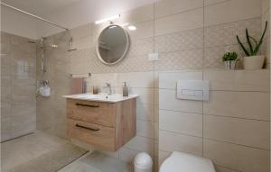 Kúpeľňa v ubytovaní 3 Bedroom Villa In Pula