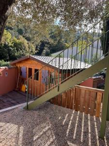 ル・リュックにあるChalet Provençal au cœur du Varの階段 +1枚の写真