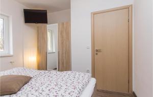 Posteľ alebo postele v izbe v ubytovaní Holiday Home Labin 43 With Outdoor Swimmingpool