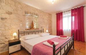 Posteľ alebo postele v izbe v ubytovaní Three-Bedroom Holiday Home In Podgrade
