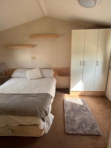 Gallery image of Beautiful , spacious two bedroom caravan home in Eastchurch