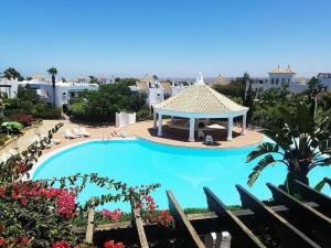 a view of a swimming pool at a resort at villa pour location vacances in Tamaris
