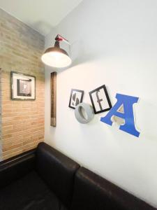 Area soggiorno di InCorteDaFabio Design flat with Bikes