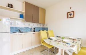 Kuchyň nebo kuchyňský kout v ubytování Holiday Home Valbandon I