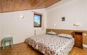 Postel nebo postele na pokoji v ubytování 2 Bedroom Gorgeous Apartment In Lovran