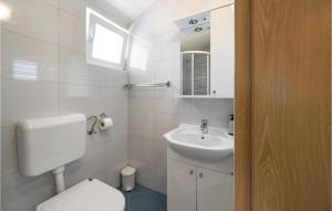 Kúpeľňa v ubytovaní Holiday Home Dubrava Tisnjanska 32
