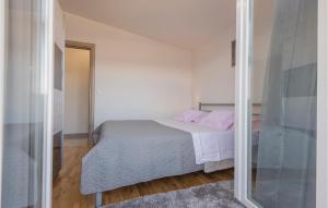 Posteľ alebo postele v izbe v ubytovaní Three-Bedroom Holiday Home In Grubine