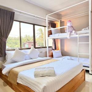 Postel nebo postele na pokoji v ubytování Yoi Hotel krabi