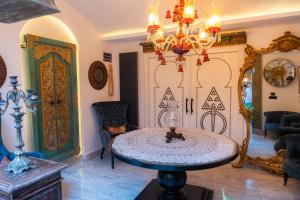 Posezení v ubytování Dar Al Makam - Luxury Experience