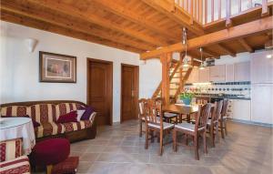 Ein Sitzbereich in der Unterkunft Gorgeous Home In Prigradica With Wifi