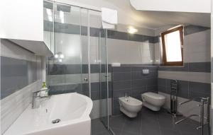 Koupelna v ubytování 4 Bedroom Cozy Home In Vodnjan