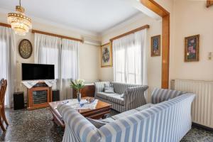 Μια τηλεόραση ή/και κέντρο ψυχαγωγίας στο Sunset Apartment in Platanias
