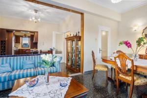 Χώρος καθιστικού στο Sunset Apartment in Platanias