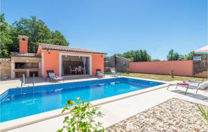 Πισίνα στο ή κοντά στο Gorgeous Home In Visnjan With Wifi